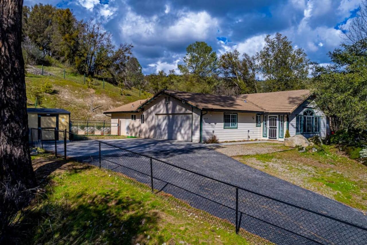 Mystic Mountain Villa, 14 Miles From Yosemite Окхерст Экстерьер фото